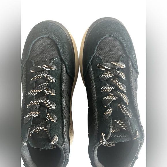 NWOT UGG Marin Lace Black Platform Sneakers size 9.5 - Picture 3 of 7